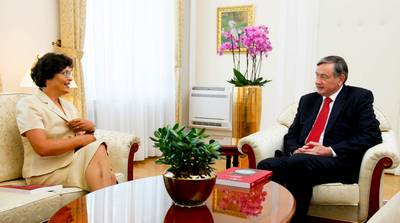 Predsednik republike dr. Danilo Türk je sprejel varuhinjo človekovih pravic dr. Zdenko Čebašek Travnik, ki mu je predala Letno poročilo Varuha človekovih pravic Republike Slovenije za leto 2010 (foto: Stanko Gruden/STA)